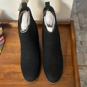 Black wedge with 2” brown heel. Size 7.5 a.n.a brand. New in box.